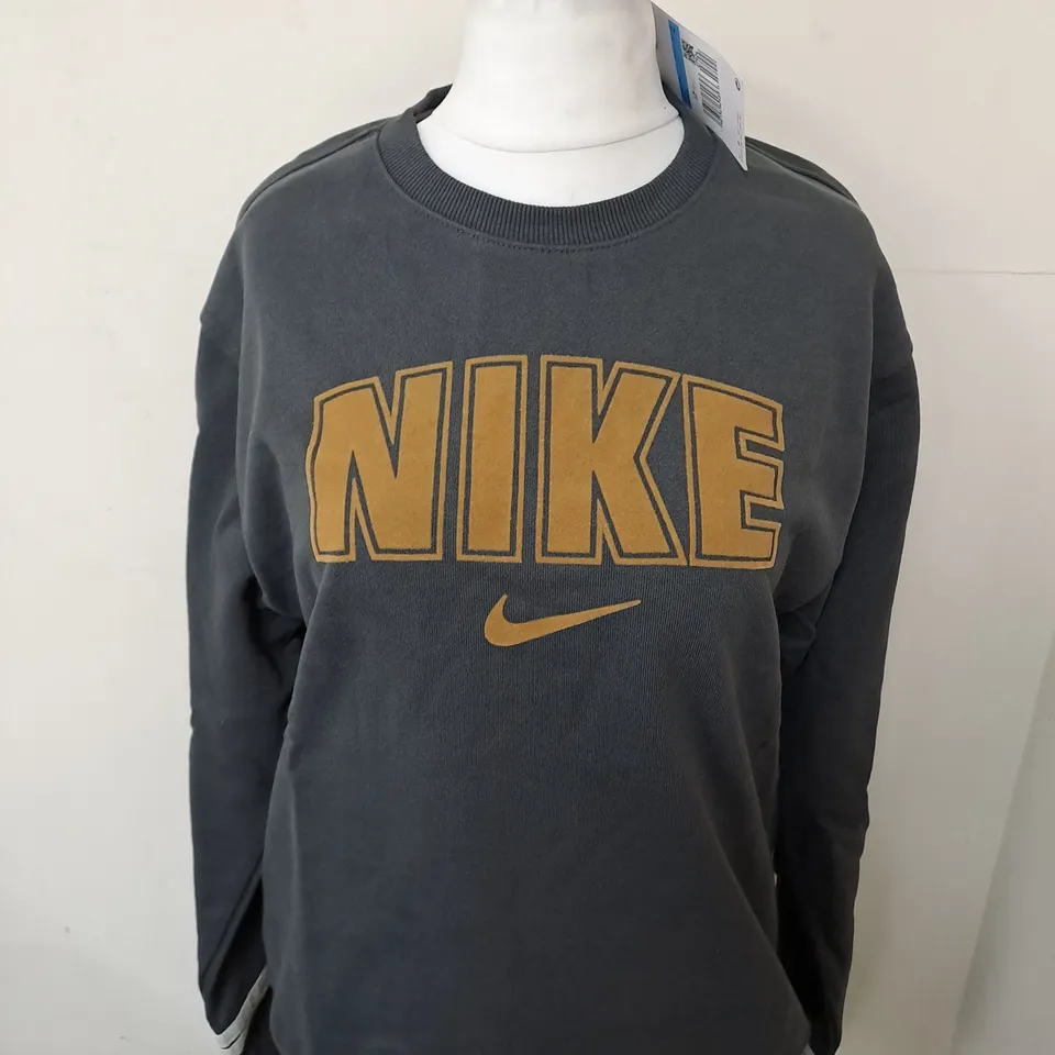 NIKE GRAPHIC SWEATSHIRT SIZE M