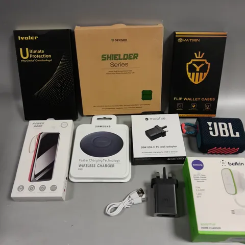 APPROXIMATELY 25 ASSORTED SMARTPHONE/TABLET ACCESSORIES TO INCLUDE WIRELESS CHARGERS, POWER BANKS, PORTABLE SPEAKER ETC