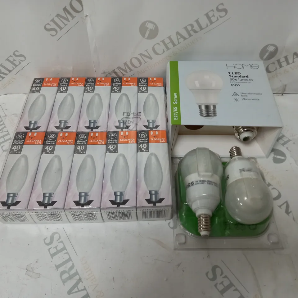 BOX OF APPROXIMATELY 35 ASSORTED LIGHT BULBS