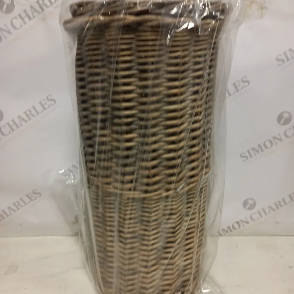 WICKER EFFECT TOILET ROLL HOLDER