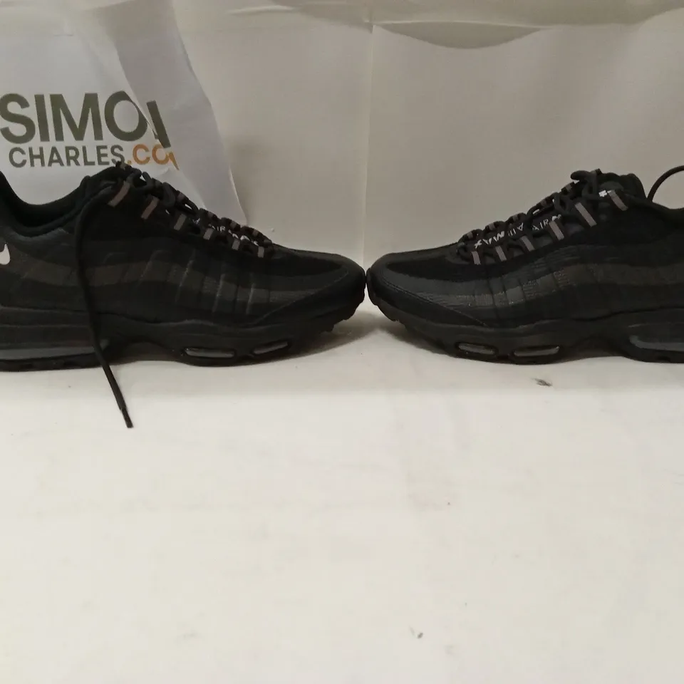 NIKE AIR MAX 95 ULTRA TRAINERS MENS SIZE 7.5