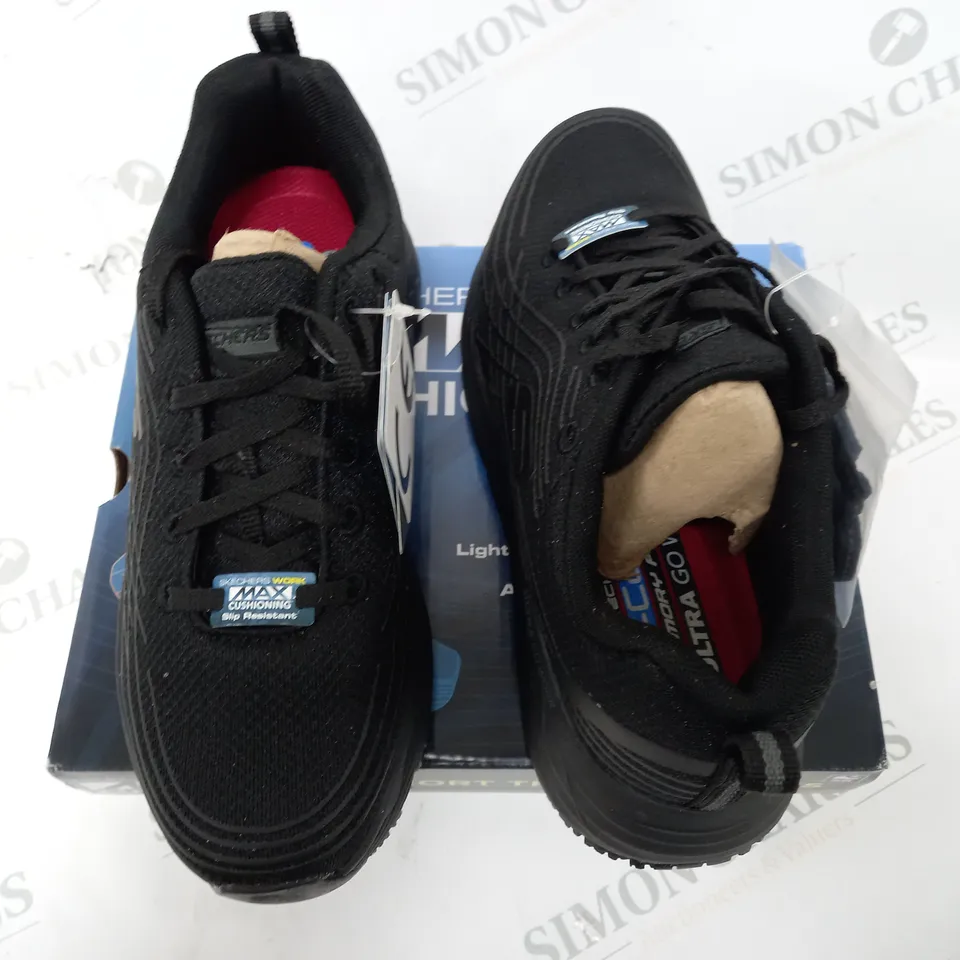 BOXED SKECHERS CUSHION ELITE TRAINERS, BLACK - SIZE 4
