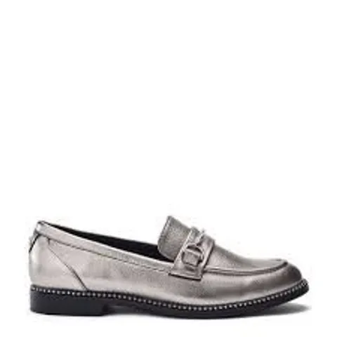 MODA IN PELLE KINZEY LOAFERS IN PEWTER SIZE 9