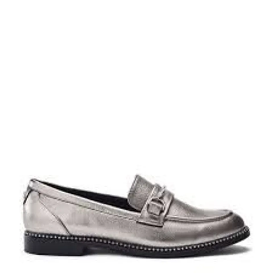 MODA IN PELLE KINZEY LOAFERS IN PEWTER SIZE 9