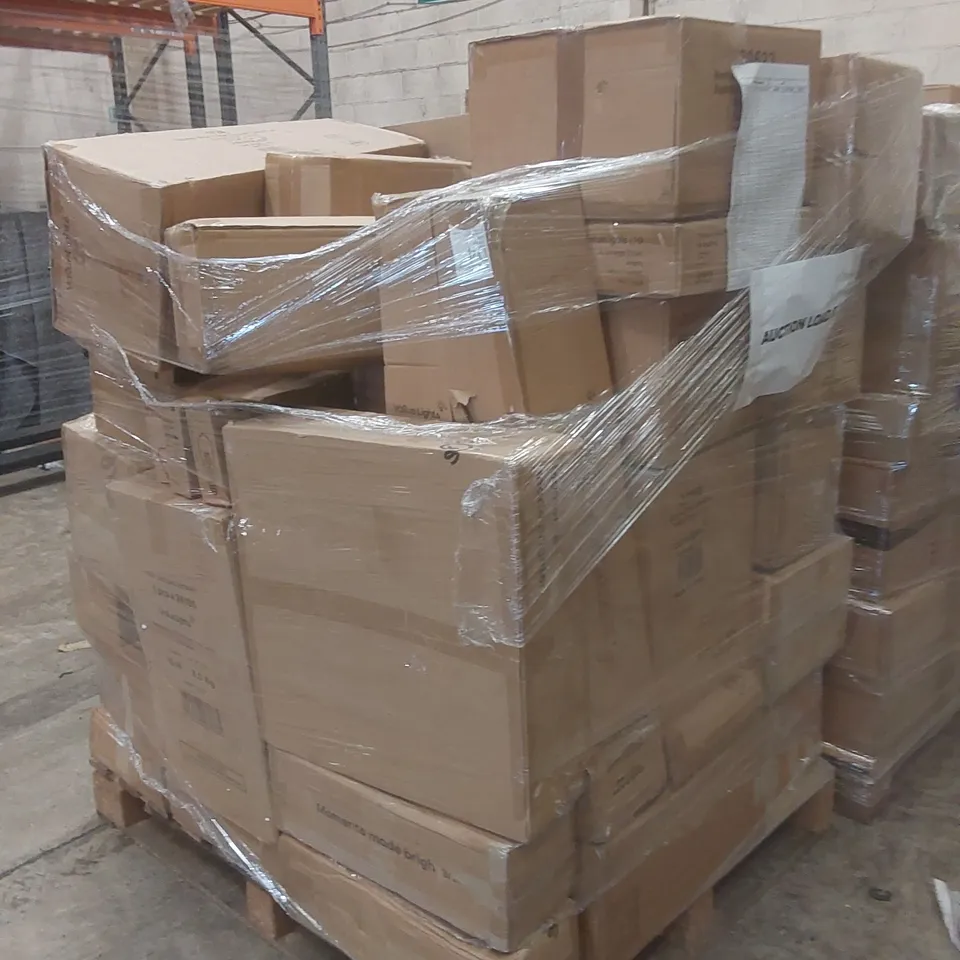 PALLET CONTAINING A VERY LARGE QUANTITY OF ASSORTED DESIGNER LIGHTING PRODUCTS