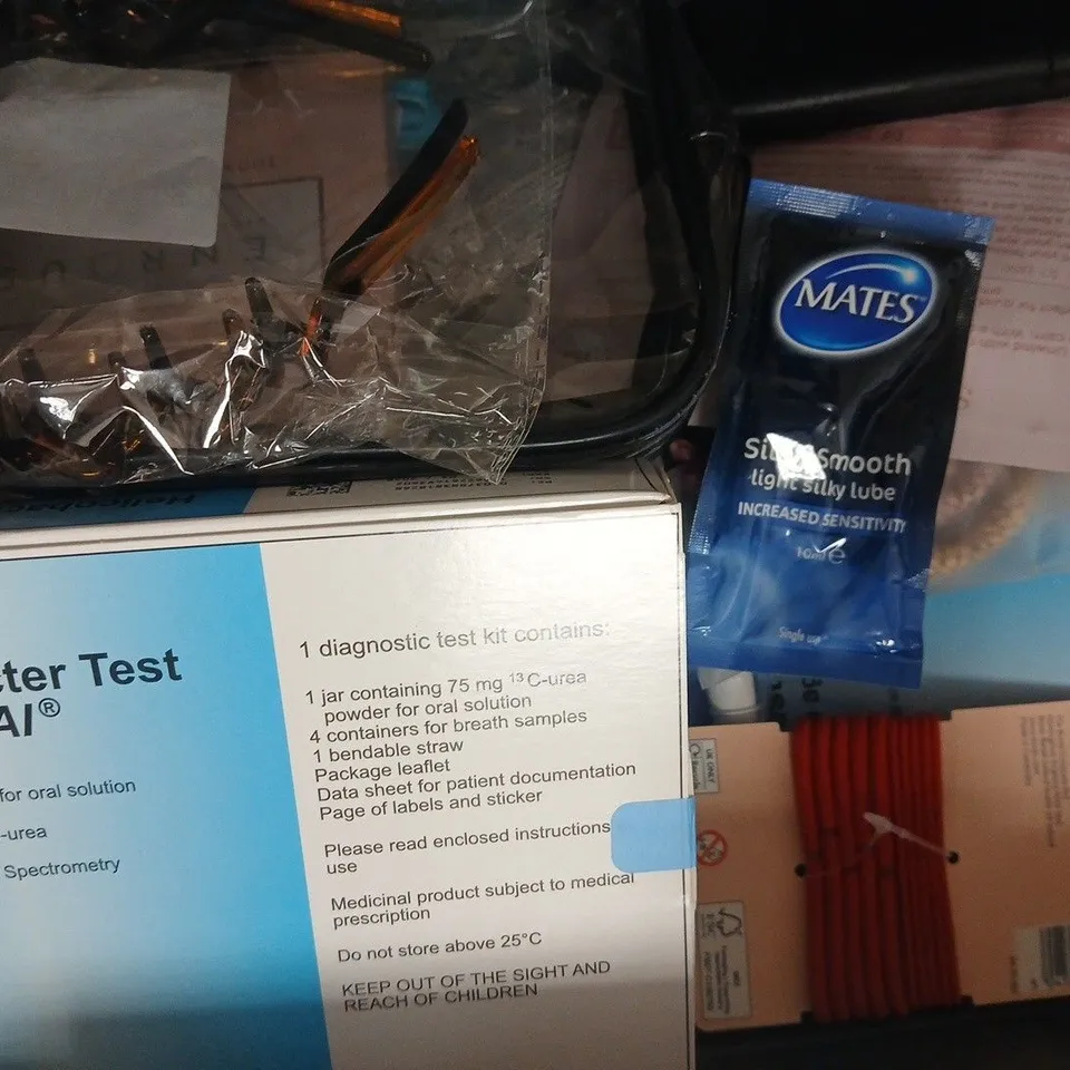 APPROXIMATELY 15 ASSORTED COSMETIC ITEMS INCLUDING VARIOUS MAKES AND BRANDS - COLLECTION ONLY