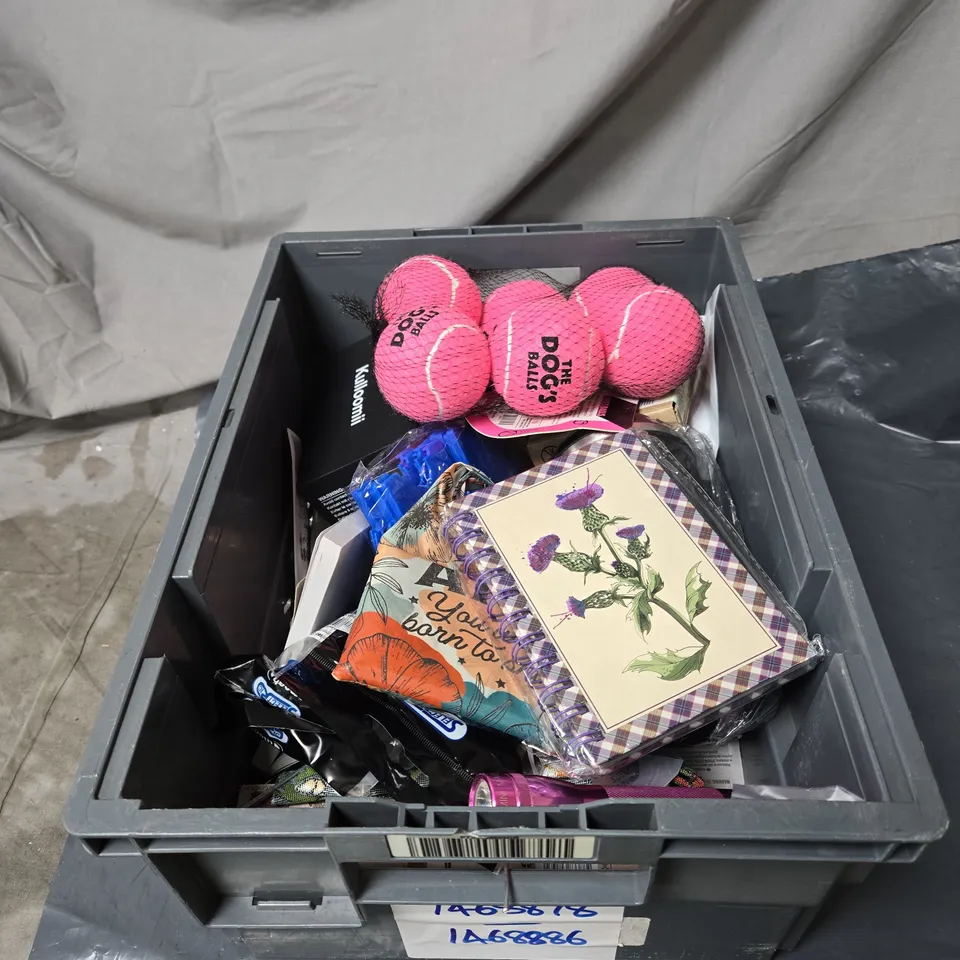 APPROXIMATELY 20 ASSORTED ITEMS TO INCLUDE TORCH, NOTE PAD, THE DOGS BALLS, TOTE BAG, COFFEE TRAVEL MUG ETC