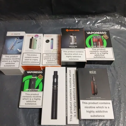 APPROXIMATELY 15 ASSORTED E-CIG PRODUCTS AND ACCESSORIES TO INCLUDE GEEKVAPE, ASPIRE, VAPORESSO ETC