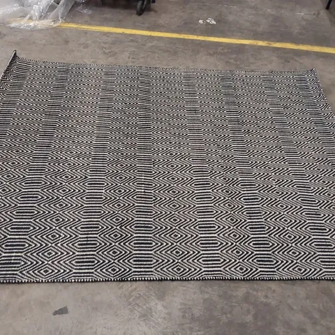 AAILYAH HANDWOVEN WOOL/COTTON BLACK RUG // 160 X 230CM