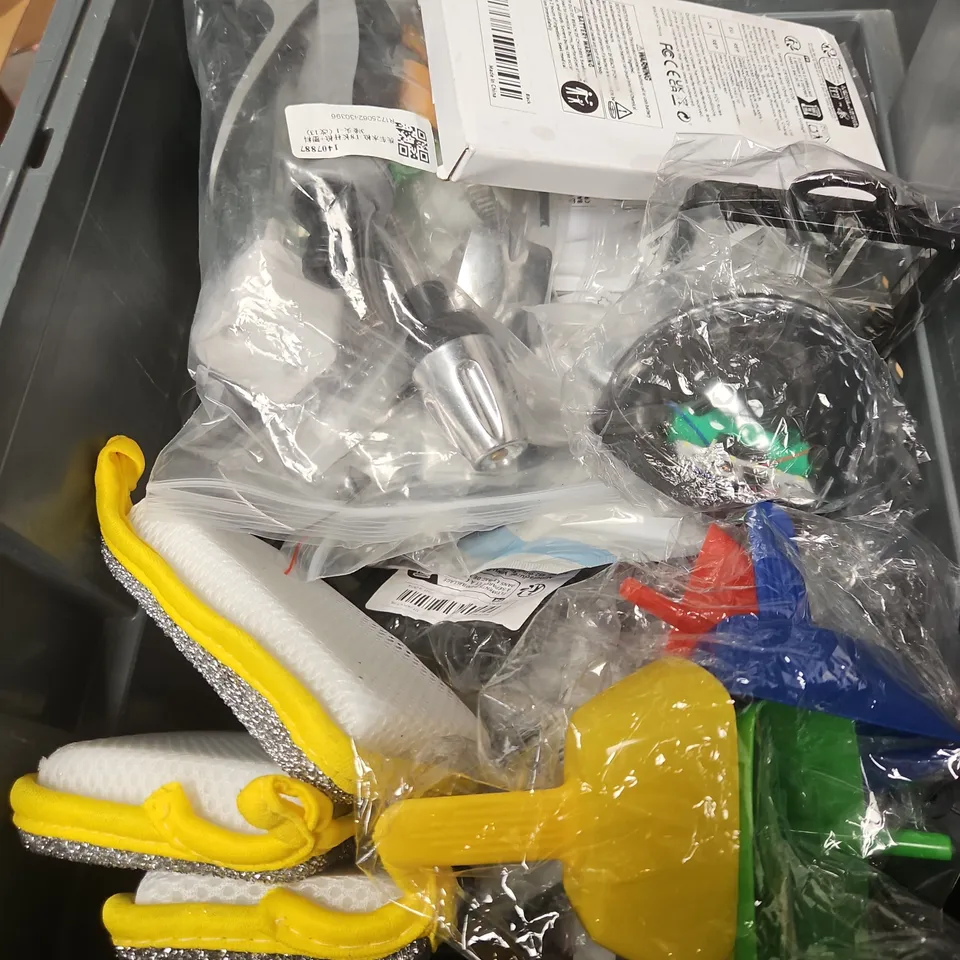 APPROXIMATELY 15 ASSORTED HOUSEHOLD ITEMS TO INCLUDE - RHINESTONES, STICKY NOTES, SCOURERS, ETC 