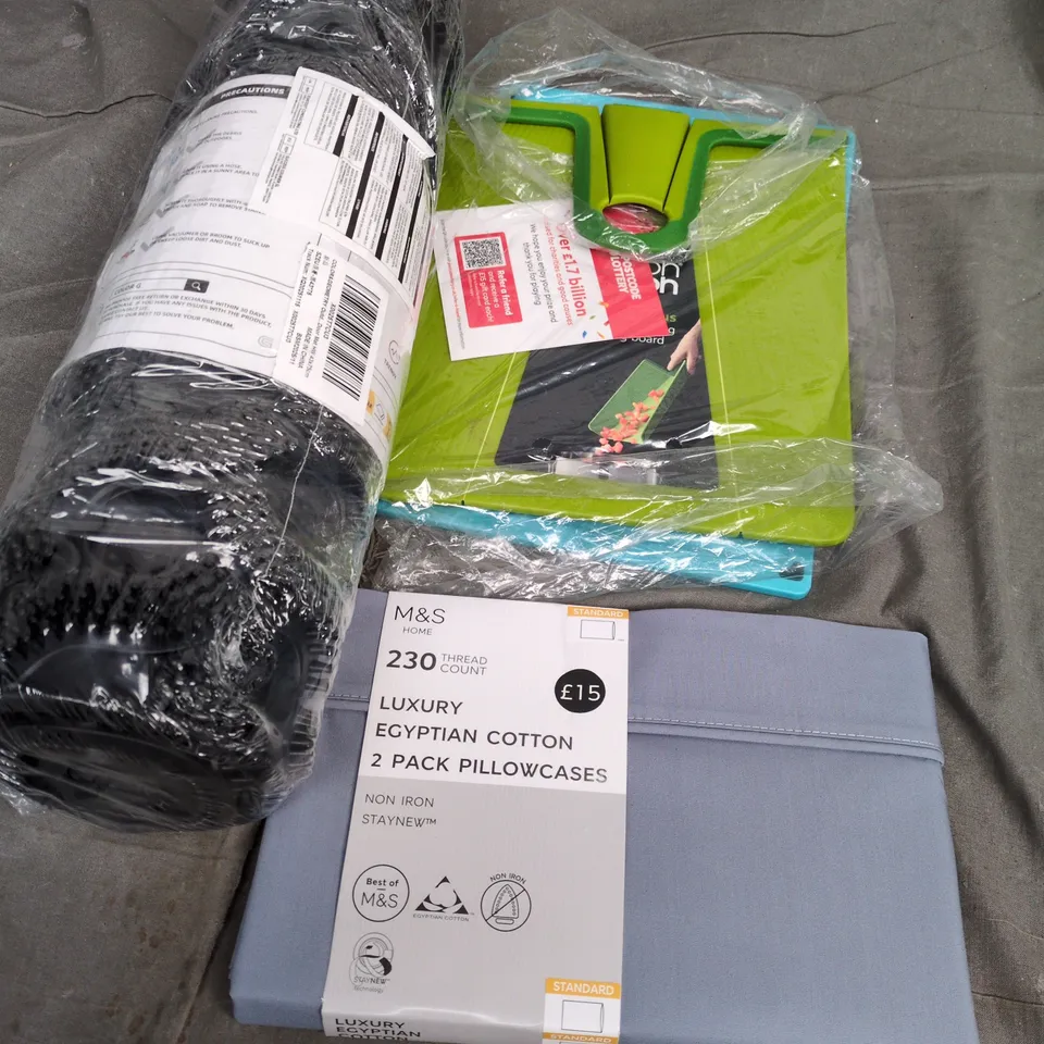 APPROXIMATELY 15 ASSORTED HOUSEHOLD PRODUCTS TO INCLUDE M&S EGYPTIAN COTTON PILLOWCASES, OUTDOOR MAT, CHOP2POT PLUS , ETC - COLLECTION ONLY