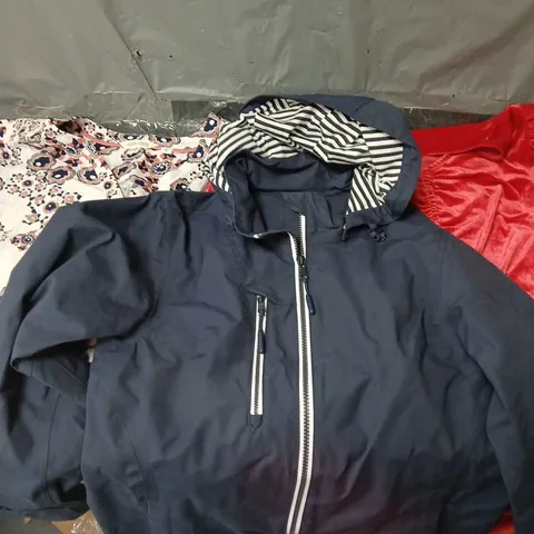 APPROXIMATELY 20 ASSORTED CLOTHING ITEMS IN VARIOUS SIZES, COLOURS & STYLES TO INCLUDE FLORAL TOP, MEDIUM SLEEVE DRESS IN RED, HOODED COAT, ETC - COLLECTION ONLY