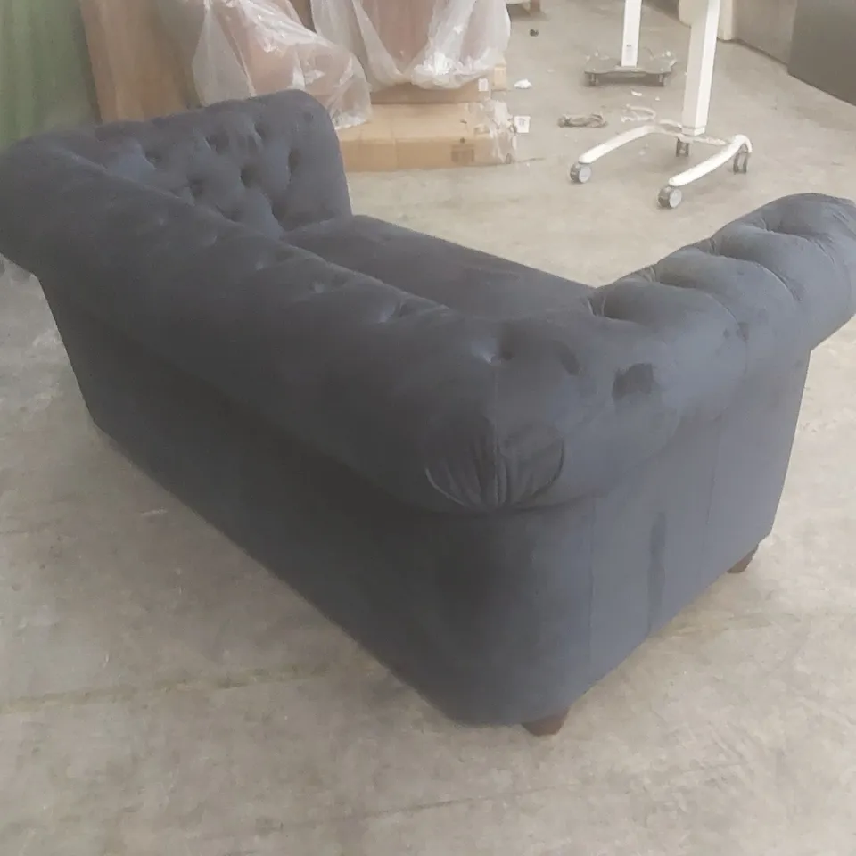 DESIGNER CHESTERFIELD 2 SEATER VELVET UPHOLSTERED SOFA - NAVY