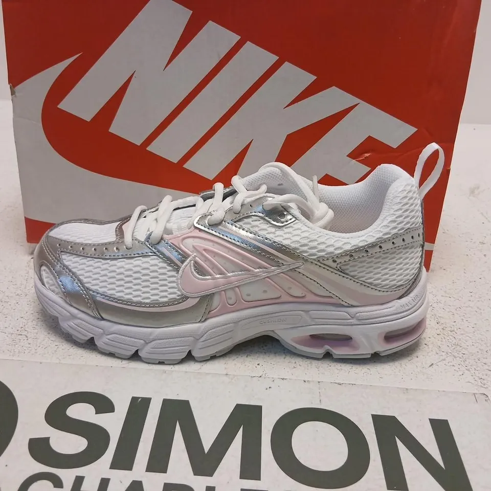 NIKE AIR MAX MOTO 2K (GS) KIDS' TRAINERS – UK 6 (EU 40)