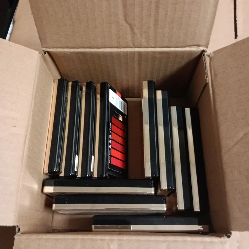 BOX OF APPROXIMATELY 12 L'OREAL COLOUR RICHE LA PALETTE LIPSTICK PALETTES RED