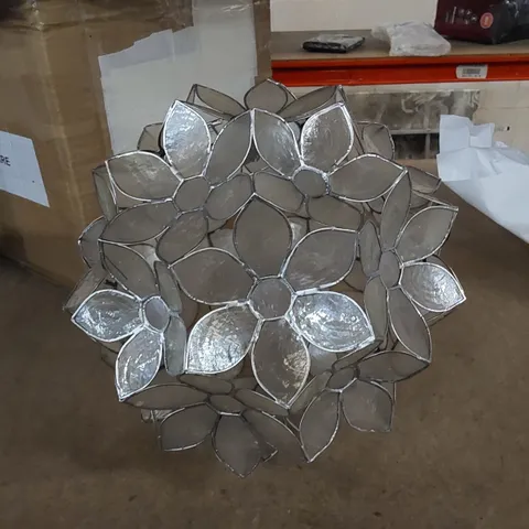 BOXED CAPIZ 28cm DECORATIVE FLOWER LAMP SHADE