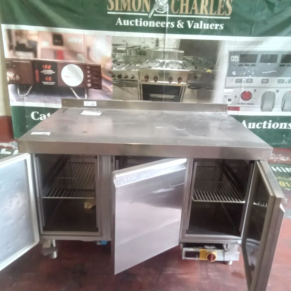 COMMERCIAL FOOD PREP STATION WITH UNDERCOUNTER FRIDGES