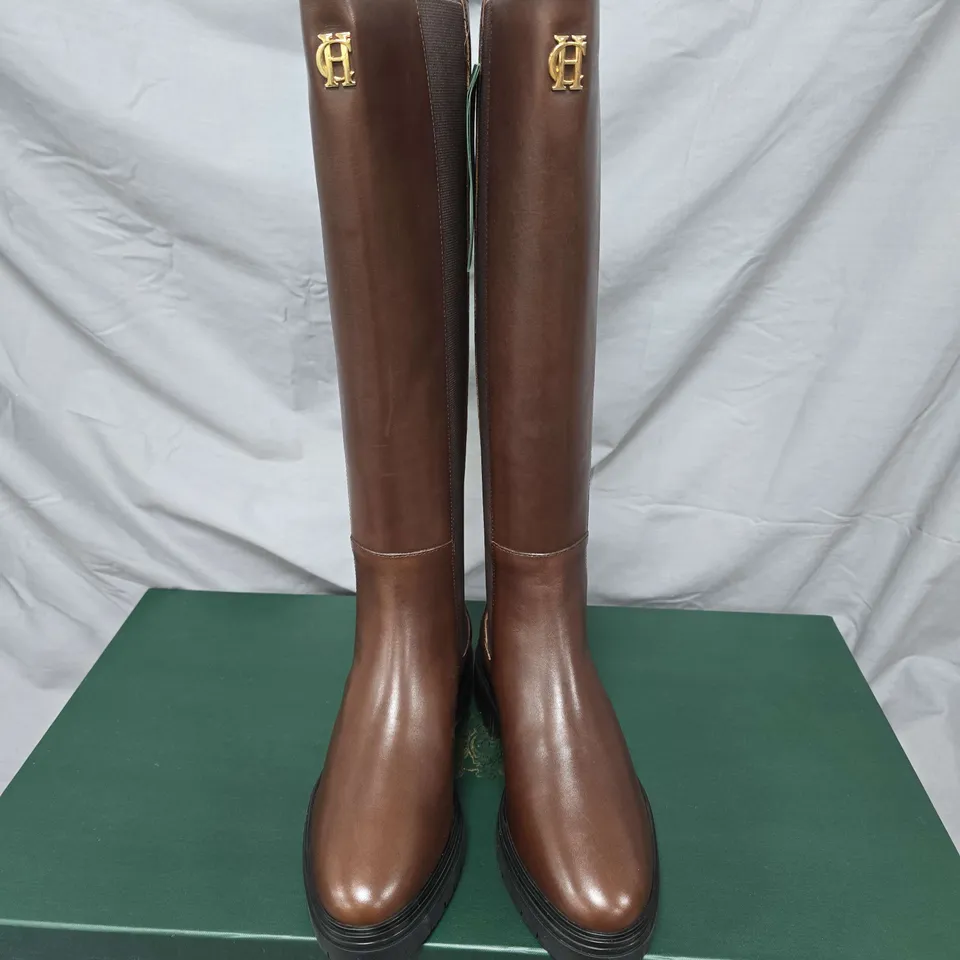 BOXED PAIR OF HOLLAND COOPER ASTORIA KNEE BOOTS IN CHOCOLATE - SIZE 5