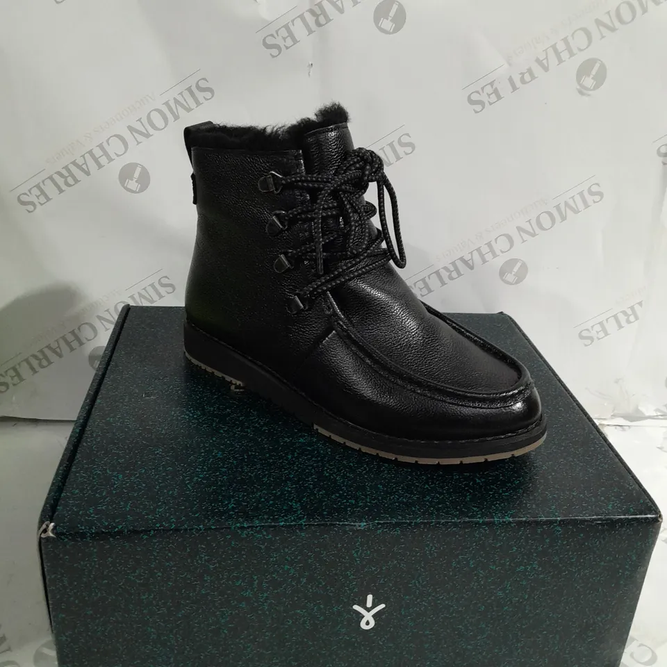 BLACK EMU AUSTRALIA BOOTS SIZE 5