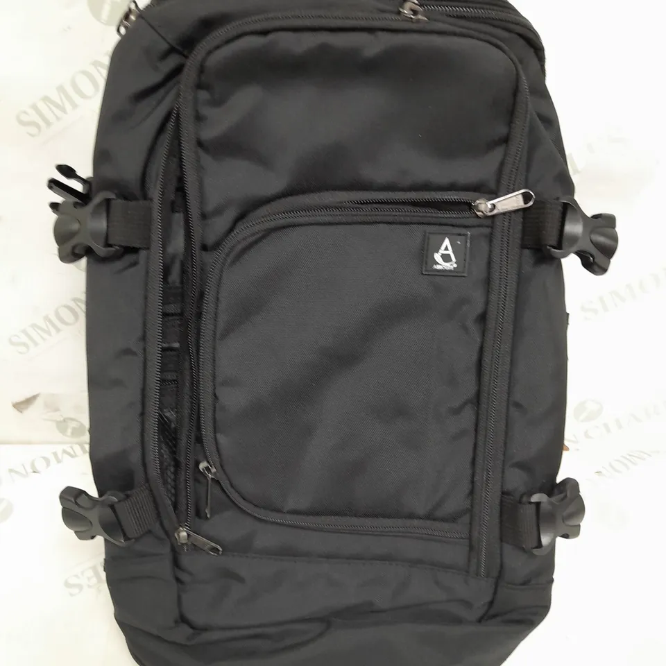 AEROLITE BACKPACK IN BLACK