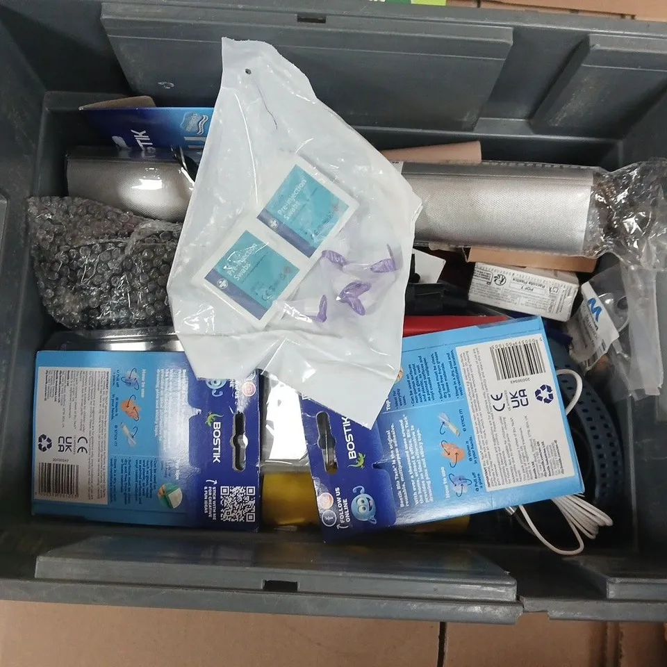 APPROXIMATELY 15 ASSORTED HOUSEHOLD PRODUCTS TO INCLUDE THUMB BRACE, PADDED ENVELOPES, CHILD WINDOW SAFETY LOCKS ETC 