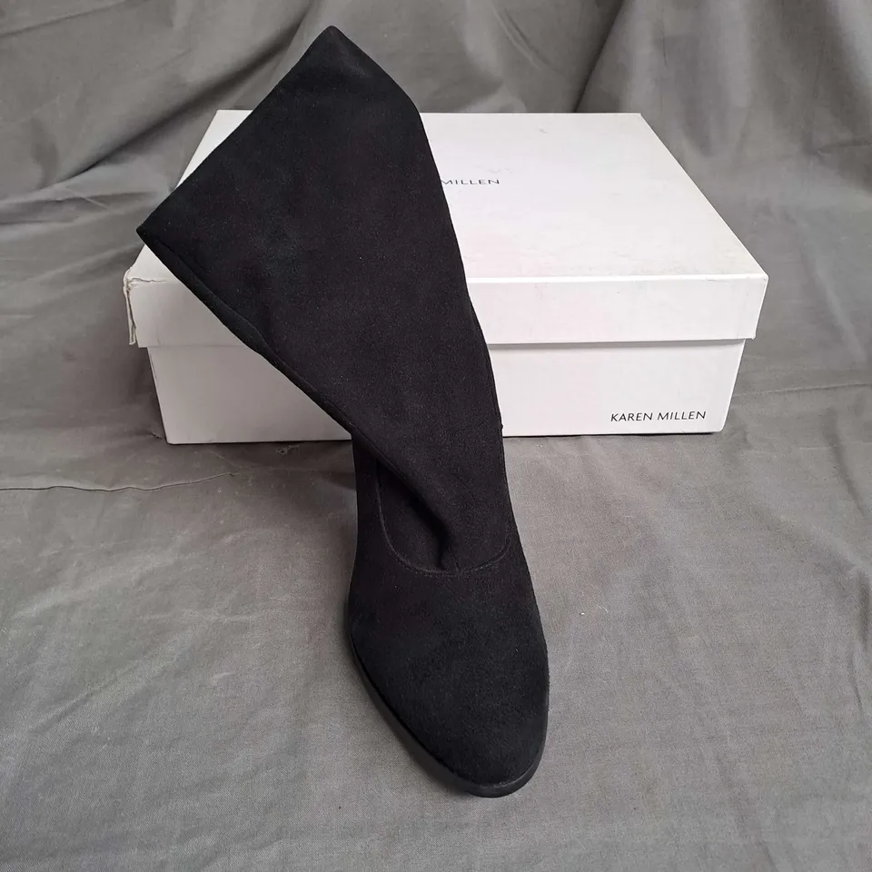BOXED PAIR OF KAREN MILLEN SAPPHO SHORE SUEDE ANKLE BOOTS IN BLACK SIZE 3.5