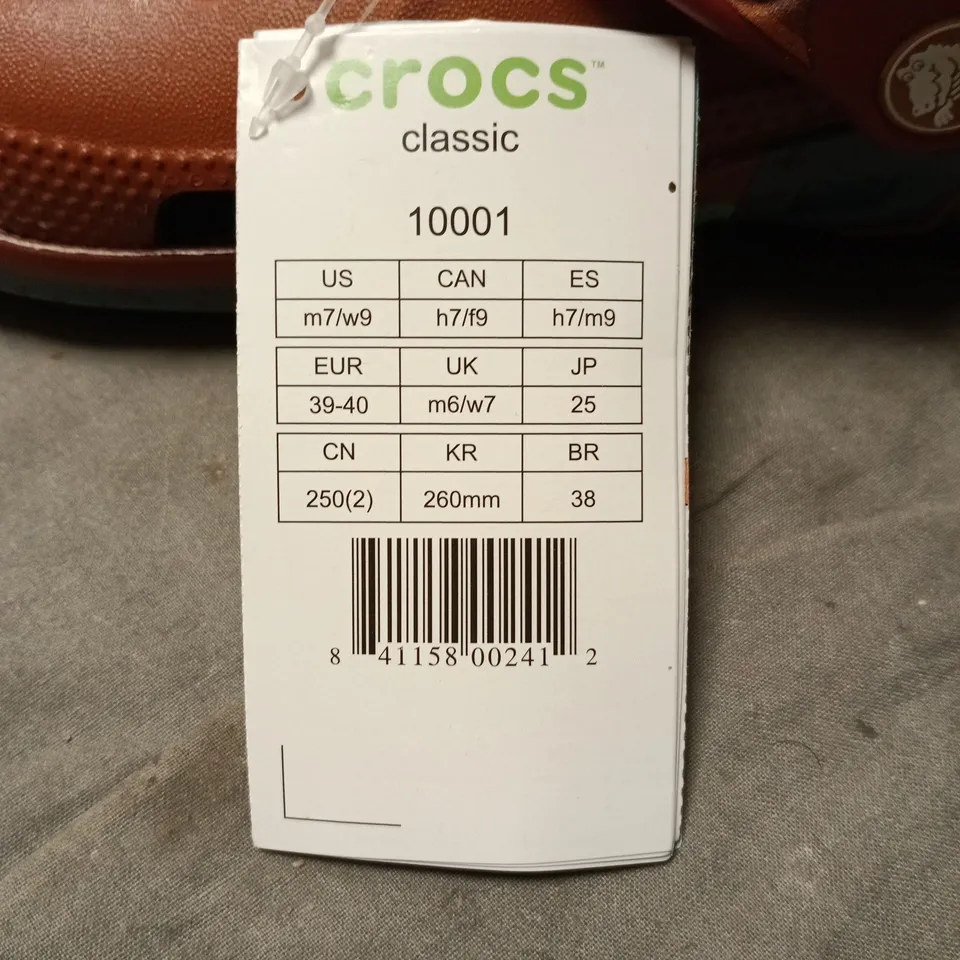 CROCS CLASSIC KIDS SANDALS – BROWN WITH EYE FACE, UK 6 (EU 39-40)