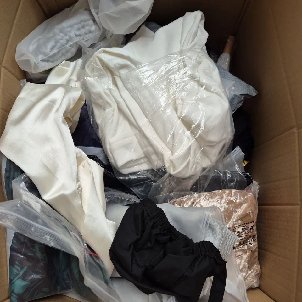BOX OF APPROXIMATELY 20 ASSORTED CLOTHING ITEMS TO INCLUDE TSHIRT, BAG, TROUSERS, ETC