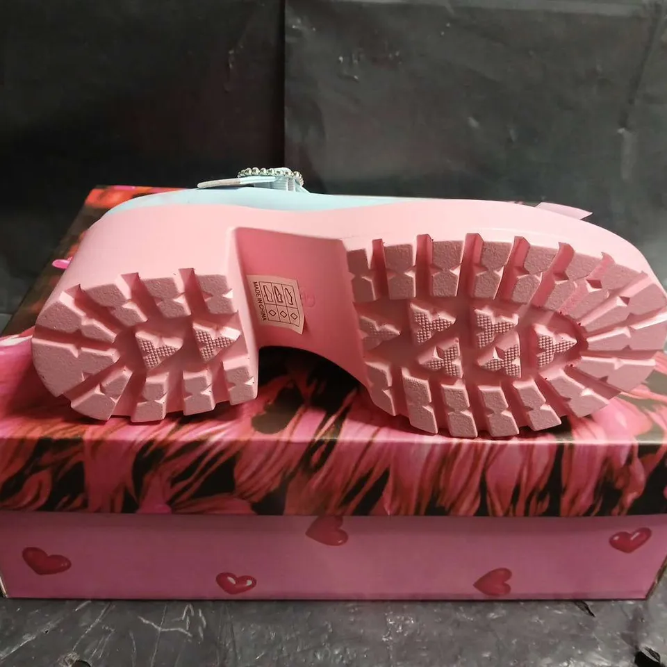 BOXED PAIR OF KOI GIRLS' PASTEL BLUE MARY JANE SHOES WITH PINK BOW - UK SIZE 34