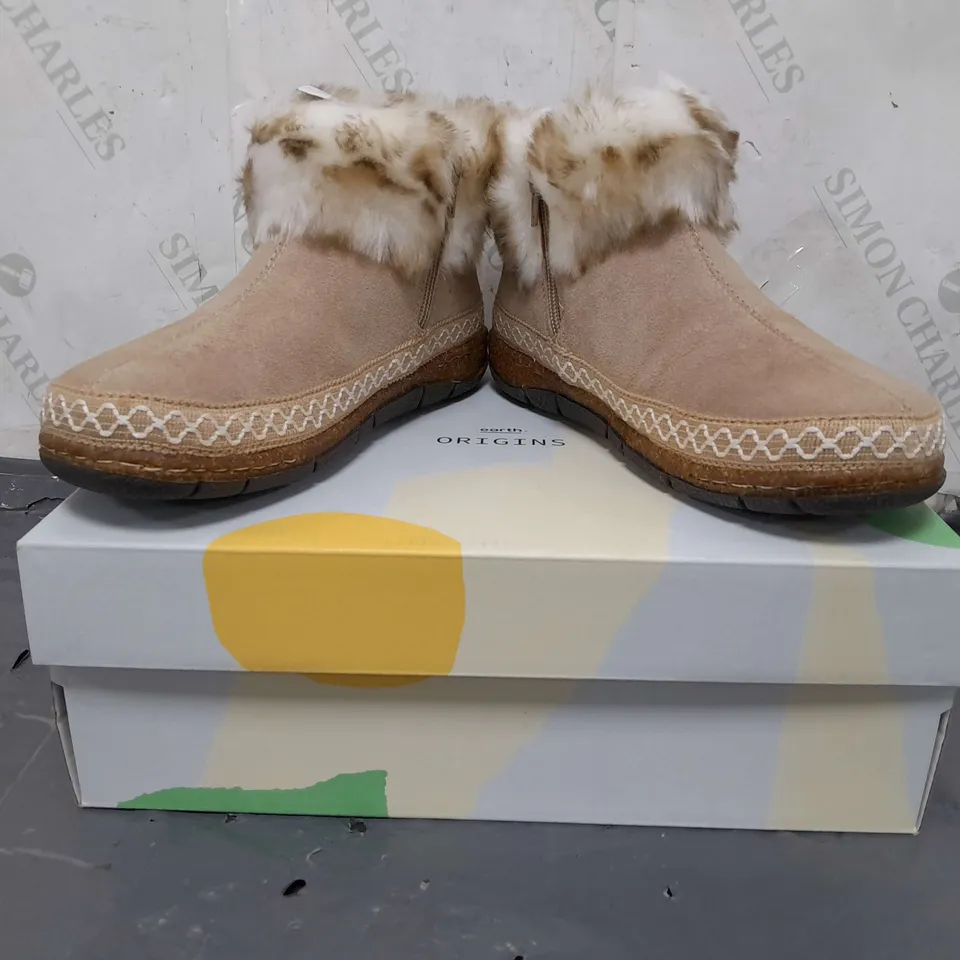 BOXED PAIR OF EARTH ORIGINALS EMMALYN BOOTIES IN BEIGE SIZE 6