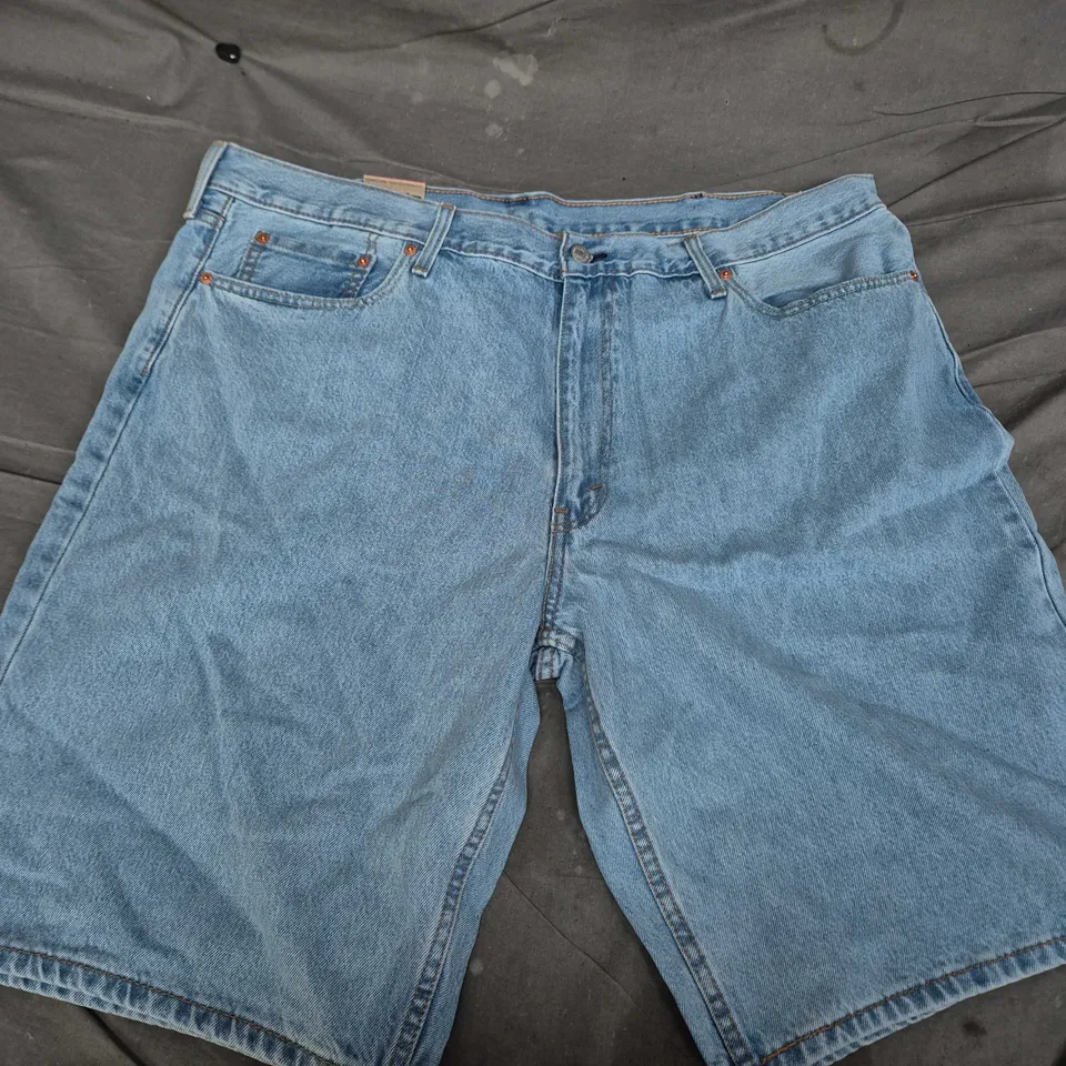 LEVIS 469 LOOSE SHORTS IN LIGHT BLUE - 44