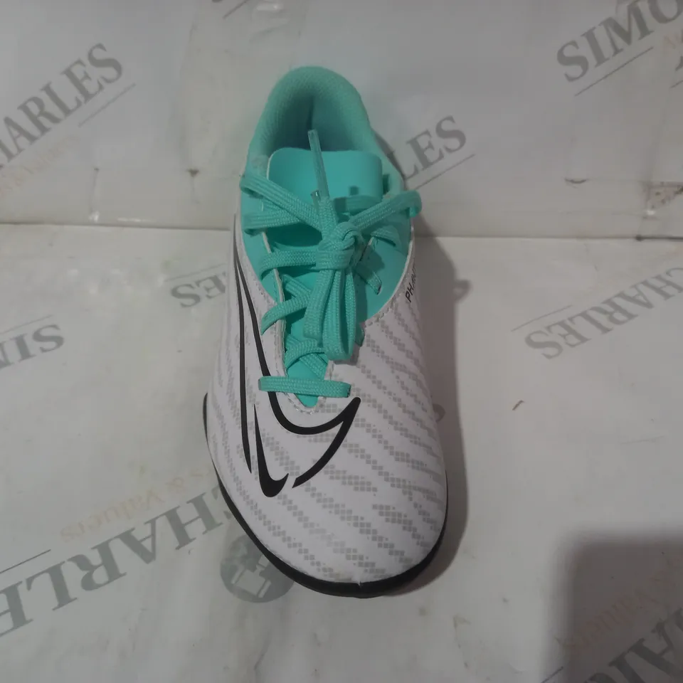 PAIR OF NIKE PHANTOM KIDS FOOTBALL BOOTS IN MINT/WHITE UK SIZE 1