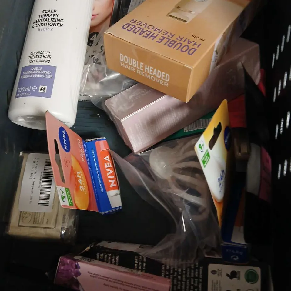 APPROXIMATEY 20 ASSORTED HEALTH AND BEAUTY PRODUCTS TO INCLUDE - BONDI SANDS DARK SELF TANNING FOAM - THE BEAUTY CROP OUI CHERIE HYDRATING SETTING MIST - DOVE HAND WASH - ETC