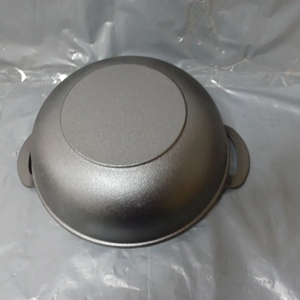 BOXED COLOURED ENAMEL CASSEROLE POT WITH WOODEN LID