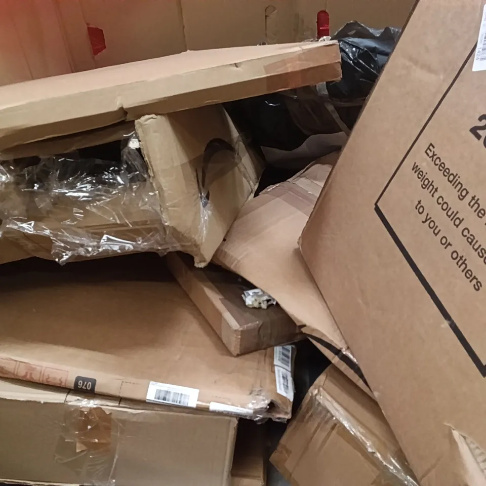 PALLET OF ASSORTED ITEMS INCLUDING - STORAGE BOX, ROLLER BLINDS, CLOTHES AIRER