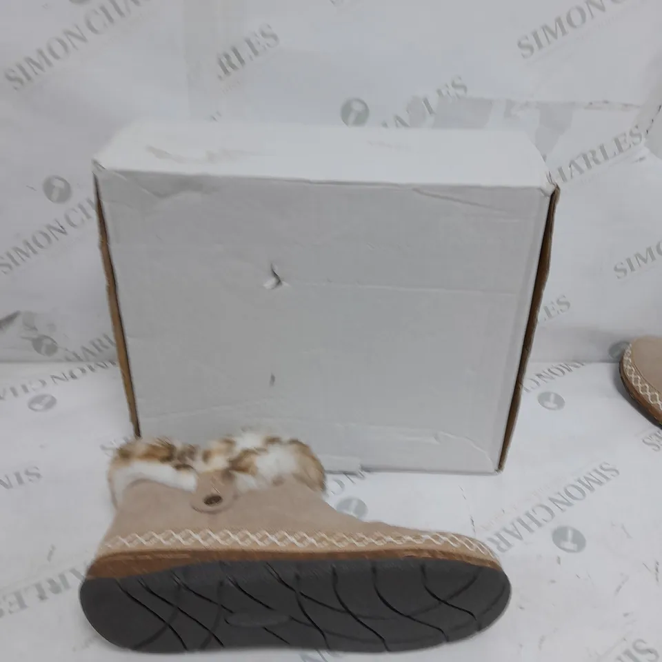 BOXED PAIR OF EARTH ORIGINS EMMALYN BOOTIES IN BEIGE - SIZE 6