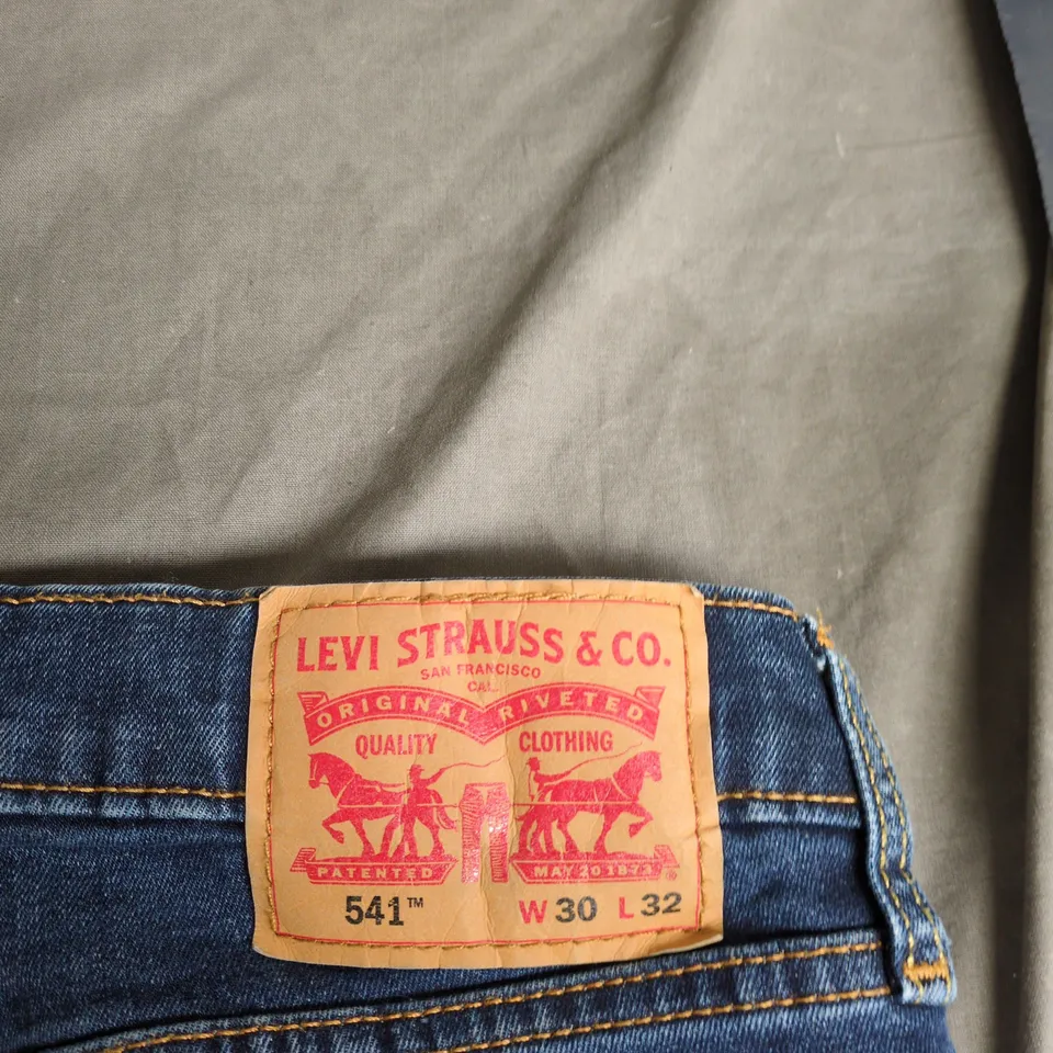 LEVI'S 541 JEANS – MEN'S DENIM, W30 L32 (UK 30X32)