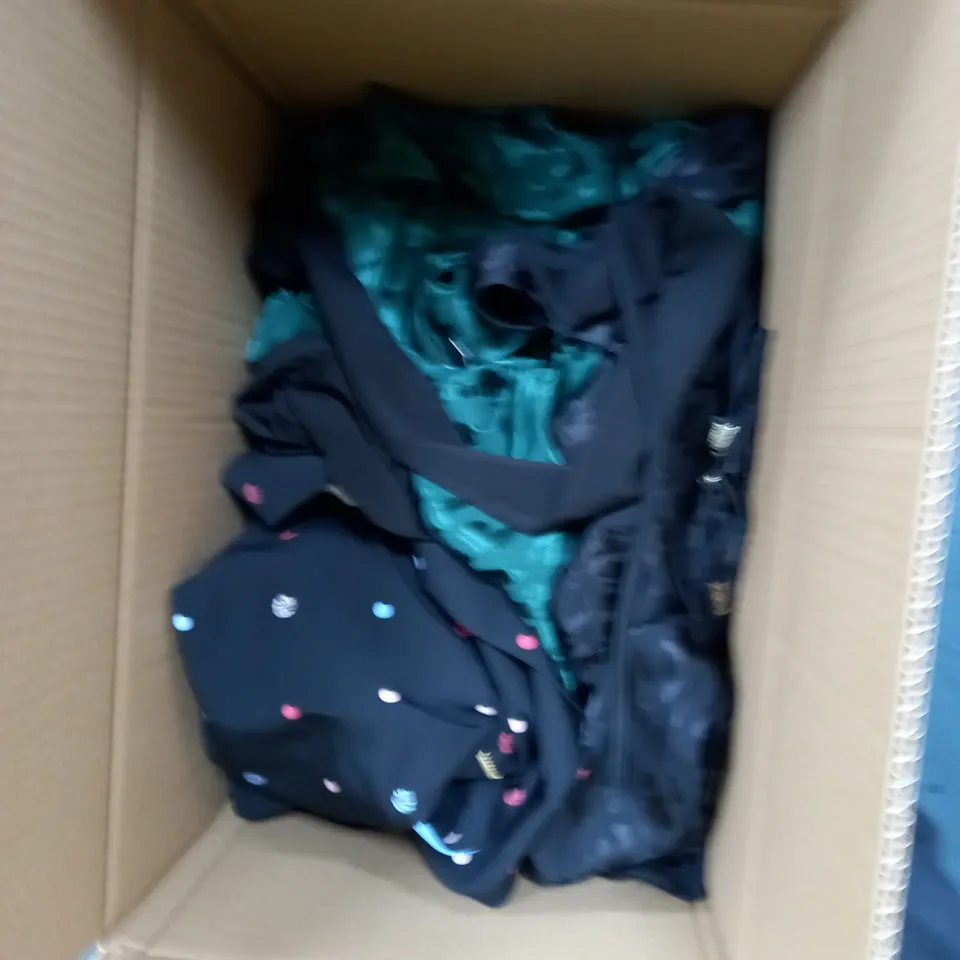 BOX OF APPROXIMATELY 10 ASSORTED WOMEN'S CLOTHING ITEMS INCLUDING JUMPSUITS, DRESSES ETC
