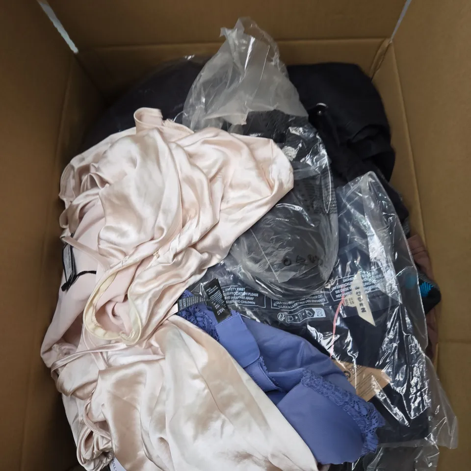 LARGE BOX OF ASSORTED CLOTHING ITEMS IN VARIOUS SIZES, STYLES AND COLOUR 