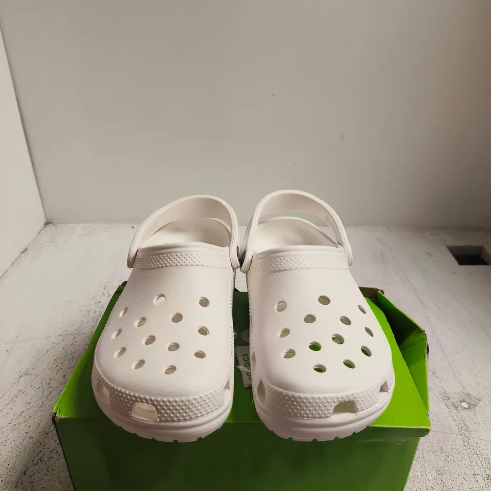 BOXED PAIR OF CLASSIC CROC CLOGS IN WHITE - SIZE M7 / W9