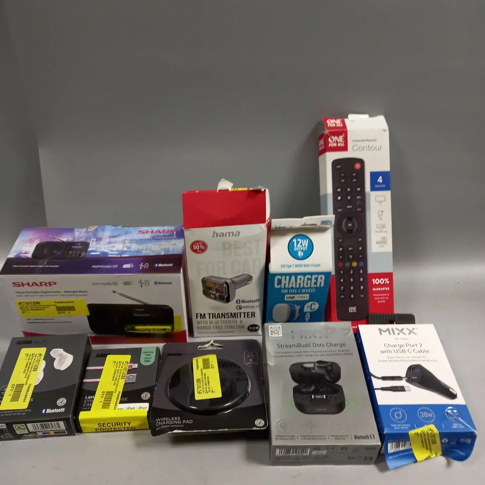 APPROXIMATELY 25 ASSORTED ELECTRICAL PRODUCTS TO INCLUDE WIRELESS EARPHONES, CHARGERS, DIGITAL RADIO ETC 