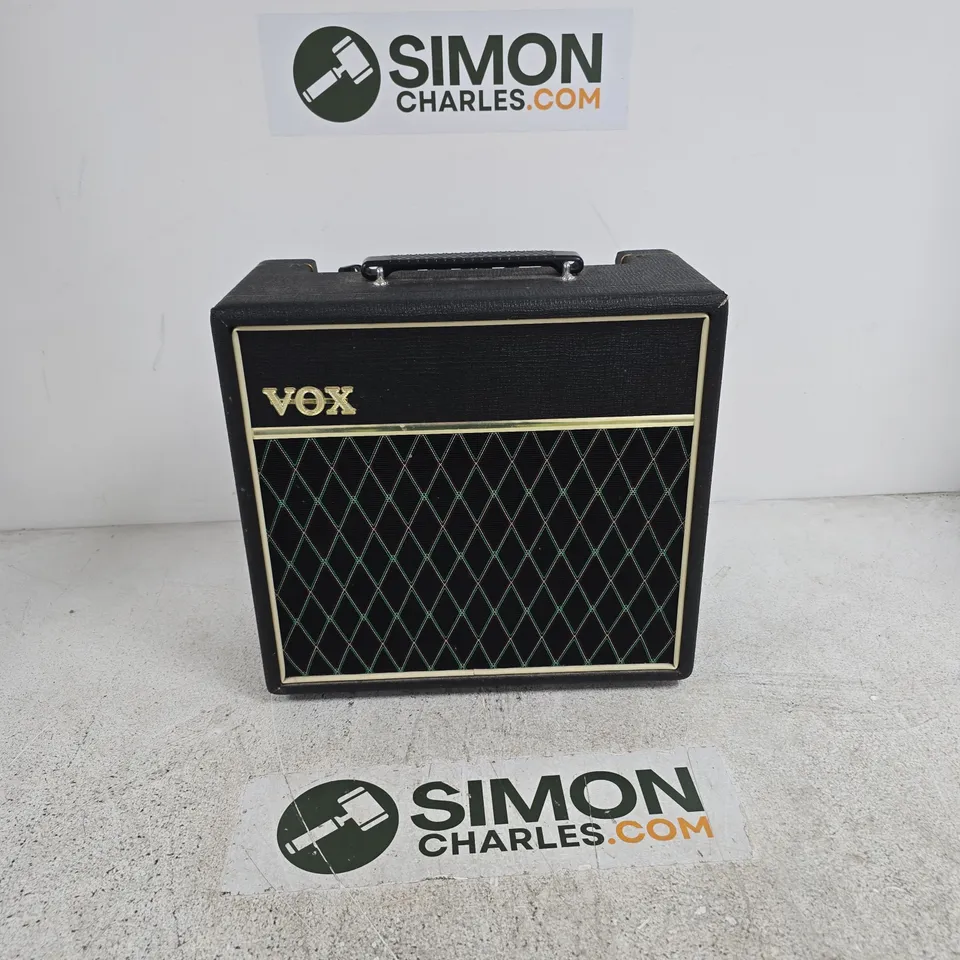 VOX PATHFINDER 15 GUITAR AMPLIFIER COMBO – 15W, 220-240V