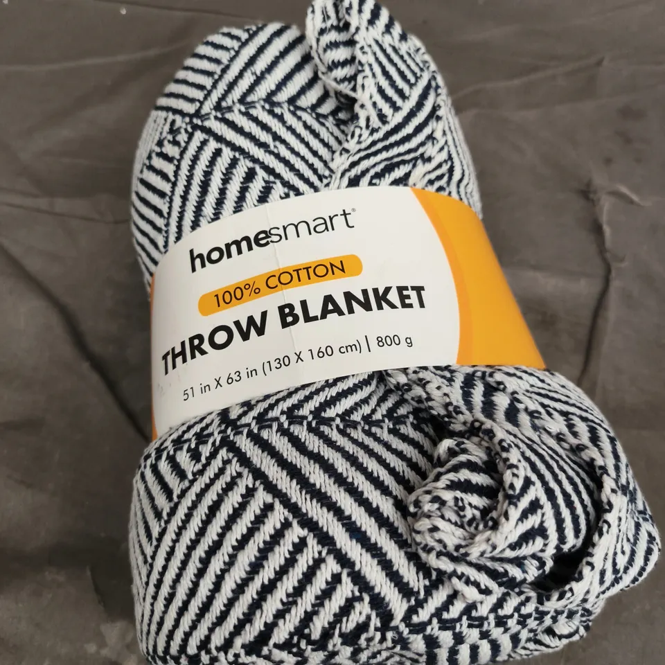 HOMESMART 100% COTTON THROW BLANKET – 130 X 160 CM (51 X 63 IN) – BLACK & WHITE STRIPE