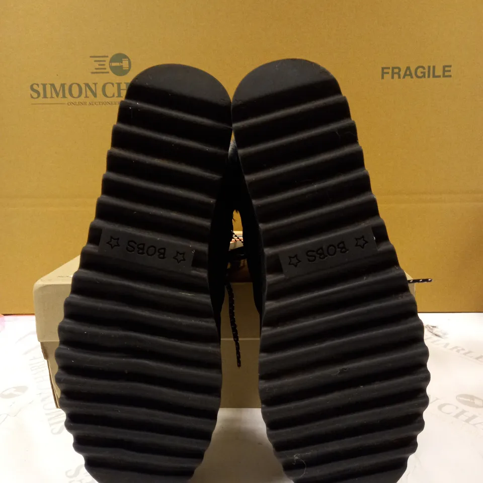 SKECHERS BLACK SUEDE HIKING BOOTS - SIZE 8