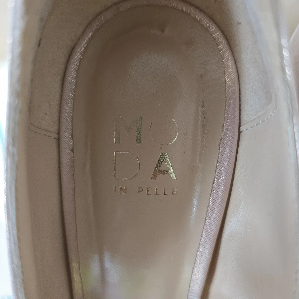 MODA IN PELLE NUDE PINK PATENT POINTED-TOE HEELS, UK 7 (EU 40)