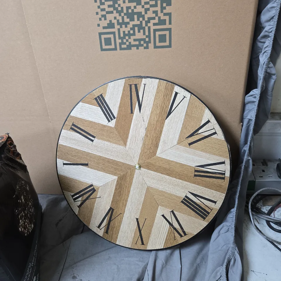 BOX OF ASSORTED HOUSEHOLD ITEMS INCLUDING NOMA HANGING SOLAR COPPER-WIRE GLASS BALL LIGHT; ROUND WOOD GEOMETRIC CLOCK
