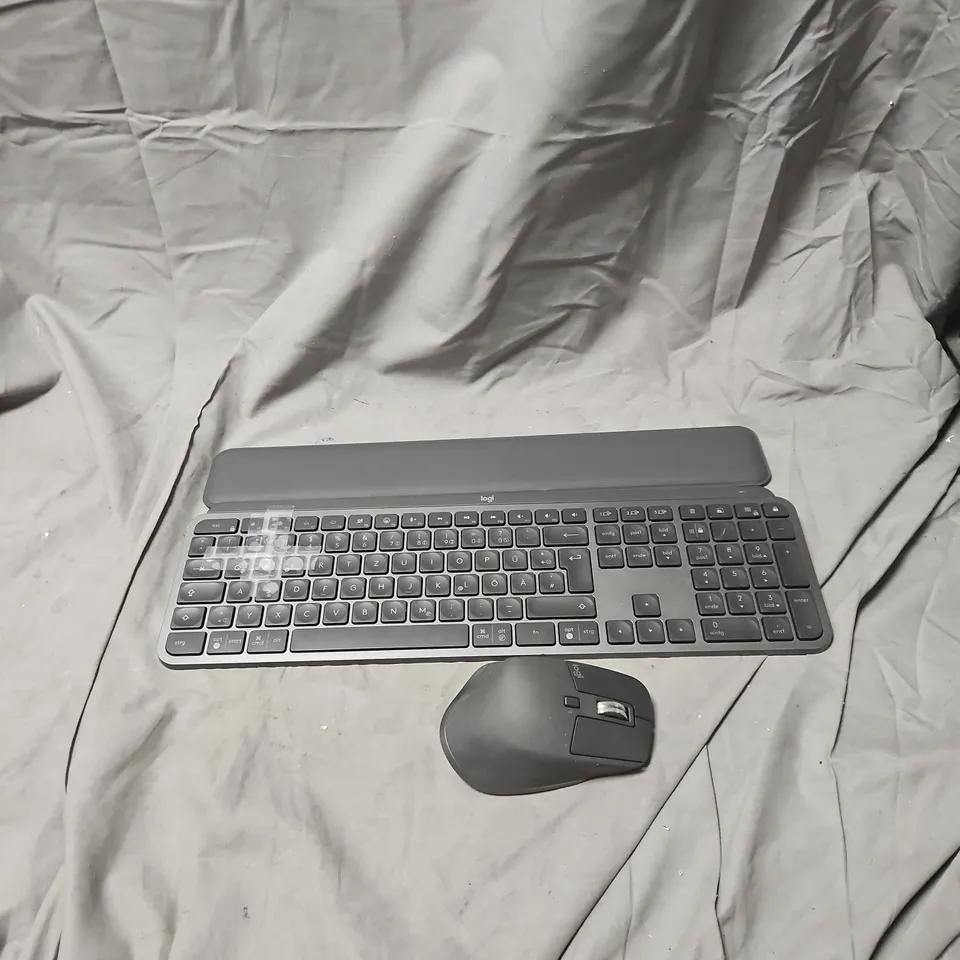 LOGI WIRELESS KEYBOARD AND MOUSE SET