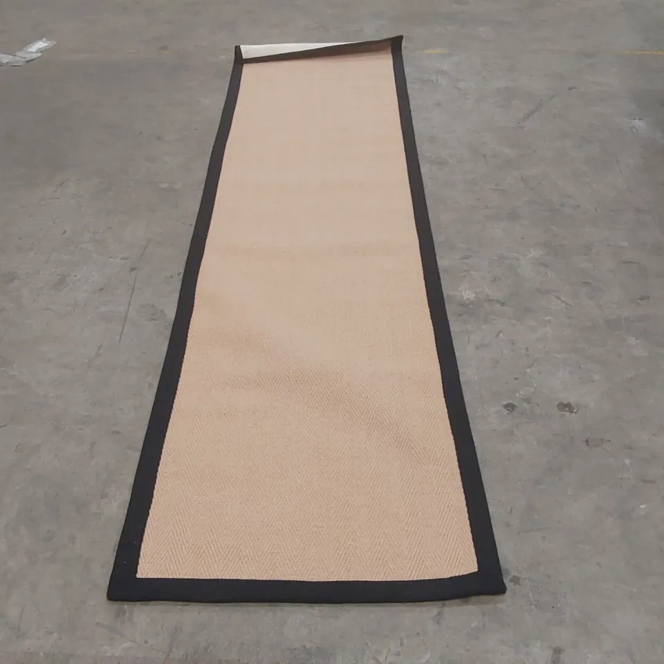 QUALITY DESIGNER AREA RUG - APPROXIMATELY 295 x 81cm