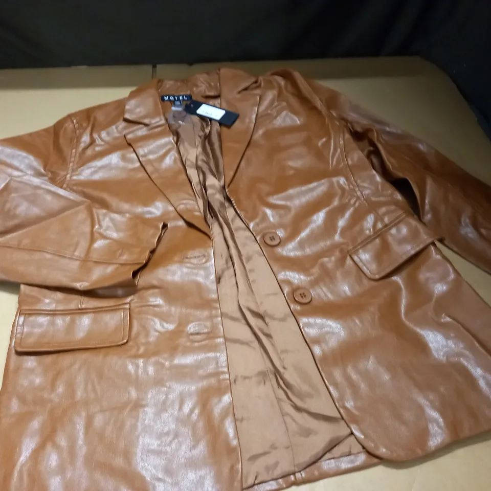 MOTEL SAKEN BROWN PU BLAZER - XS