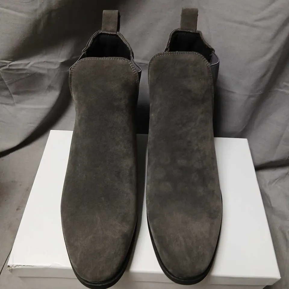 CONZURI HAMPTON'S SUEDE CHELSEA BOOTS – UK9 (US9.5 / EU43)